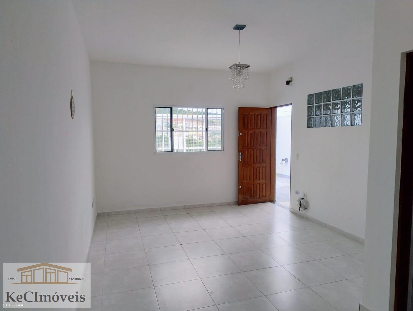 Casa à venda com 2 quartos, 67m² - Foto 1