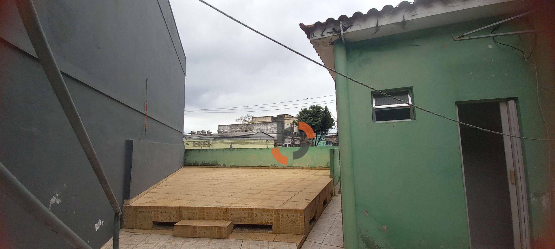 Casa à venda com 3 quartos, 240m² - Foto 8