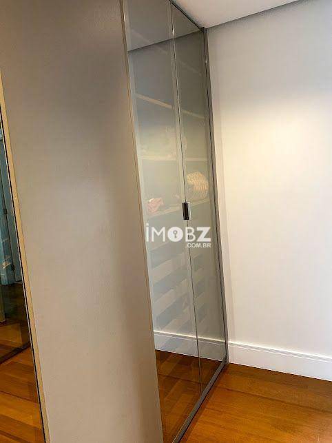 Apartamento à venda com 4 quartos, 238m² - Foto 18