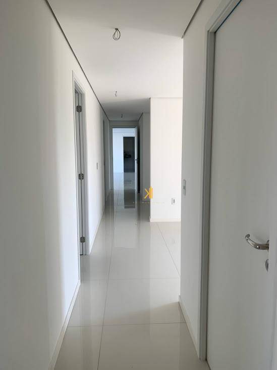 Apartamento à venda com 4 quartos, 259m² - Foto 8