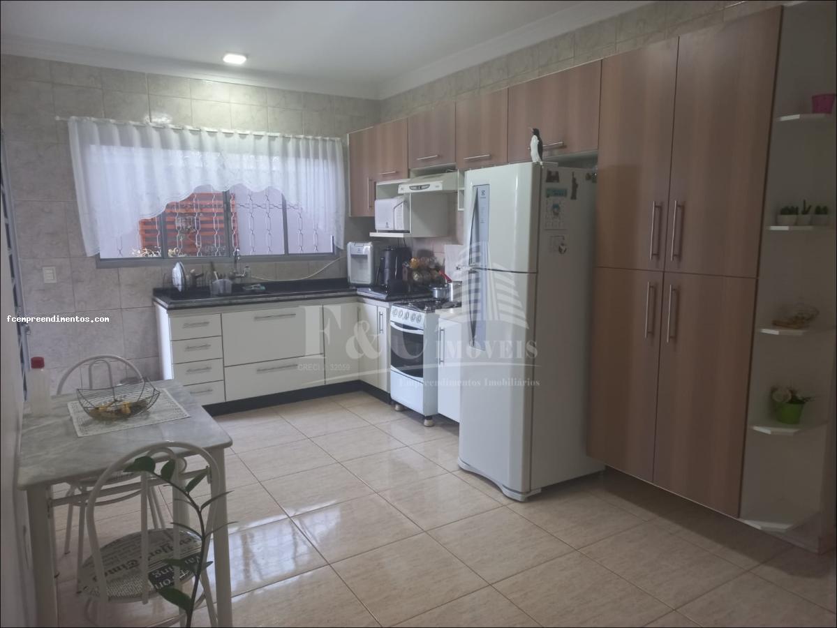 Casa à venda com 2 quartos, 175m² - Foto 1