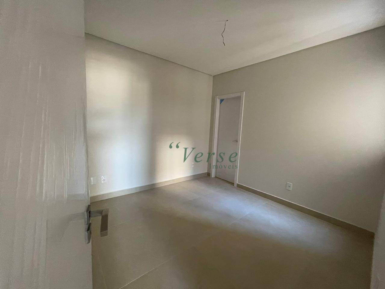 Apartamento à venda com 2 quartos, 72m² - Foto 4