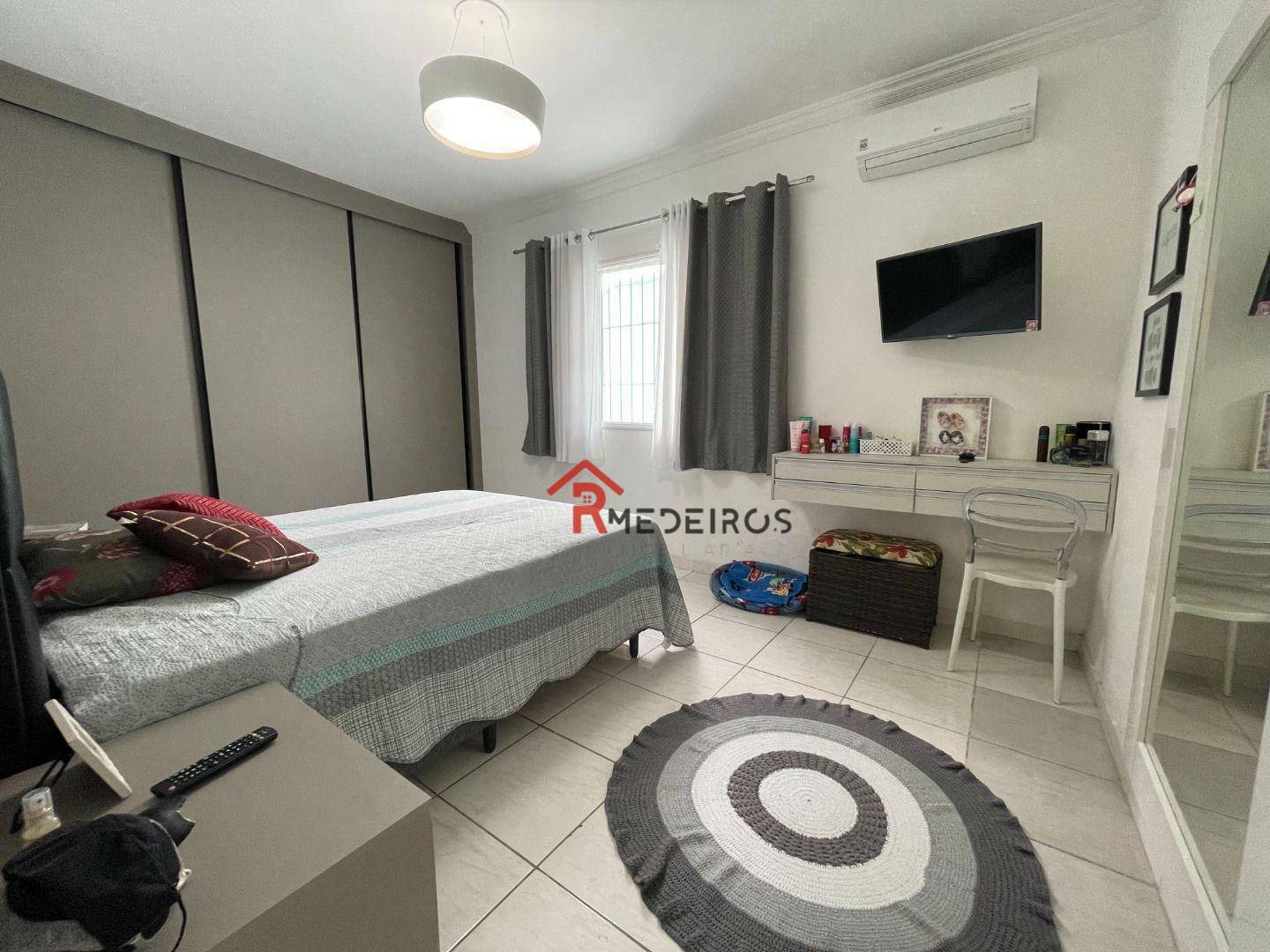 Casa à venda com 3 quartos, 180m² - Foto 4