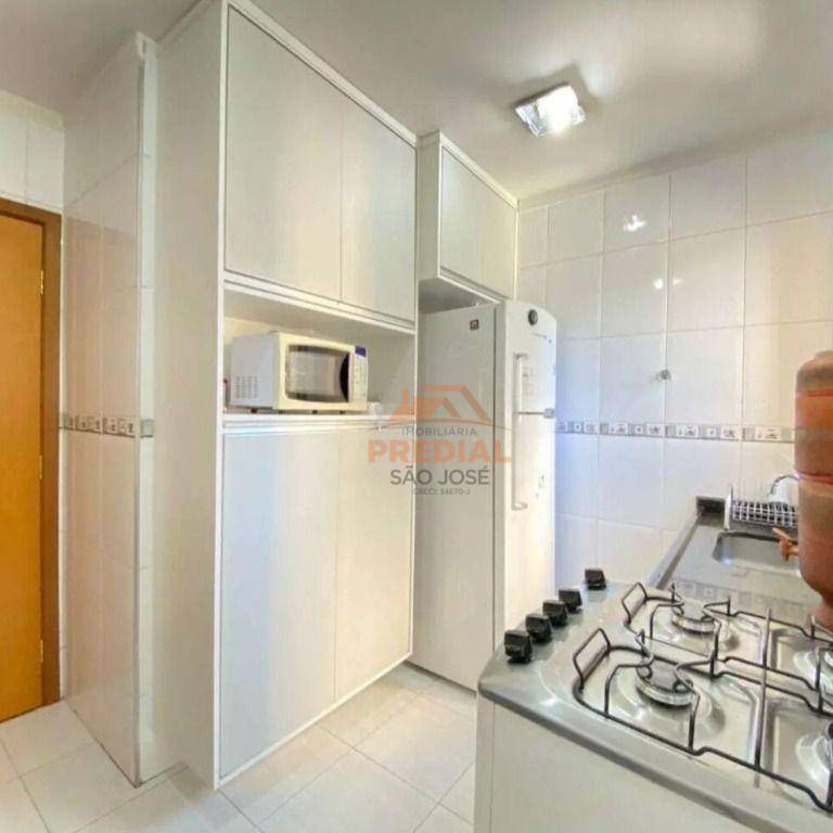 Apartamento à venda com 2 quartos, 75m² - Foto 4
