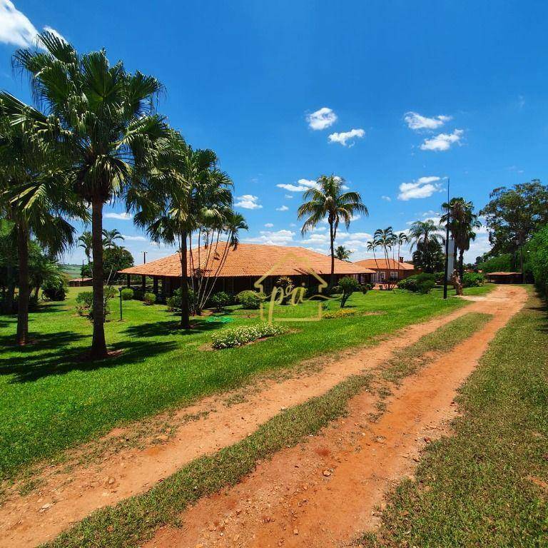 Haras e Área Rural Padrão à venda com 4 quartos, 1000m² - Foto 1