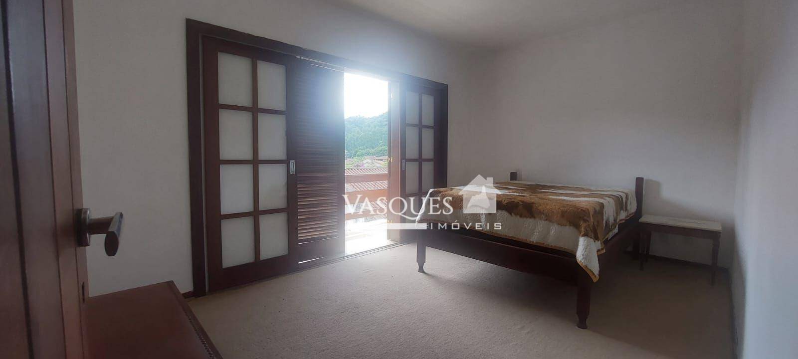Casa de Condomínio para alugar com 4 quartos, 330m² - Foto 8