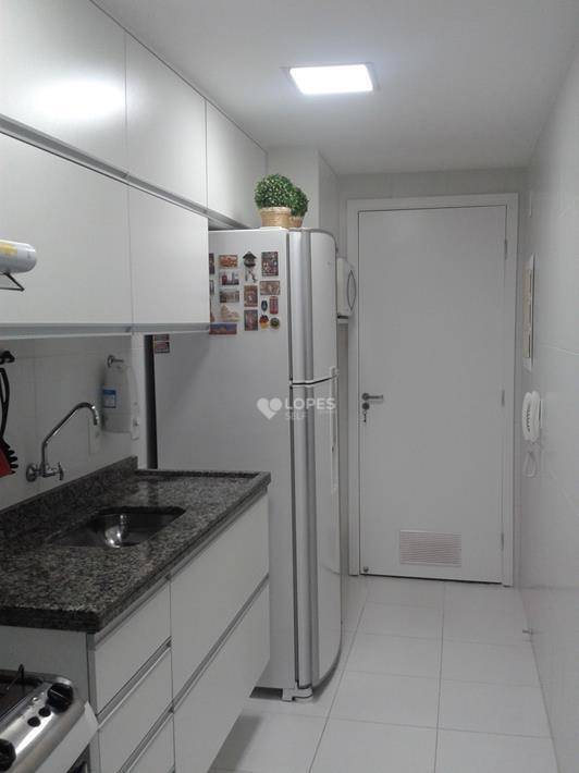 Apartamento à venda com 3 quartos, 67m² - Foto 2