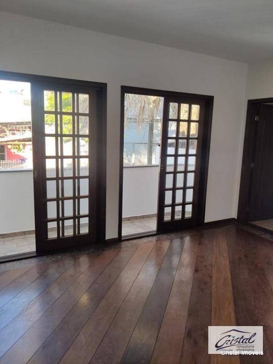 Casa à venda e aluguel com 8 quartos, 270m² - Foto 19