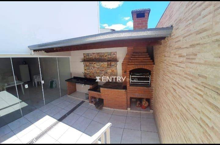 Casa à venda com 3 quartos, 211m² - Foto 1