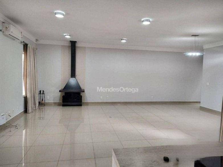 Casa à venda com 3 quartos, 242m² - Foto 3