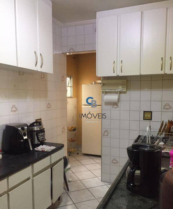 Casa à venda com 5 quartos, 300m² - Foto 2