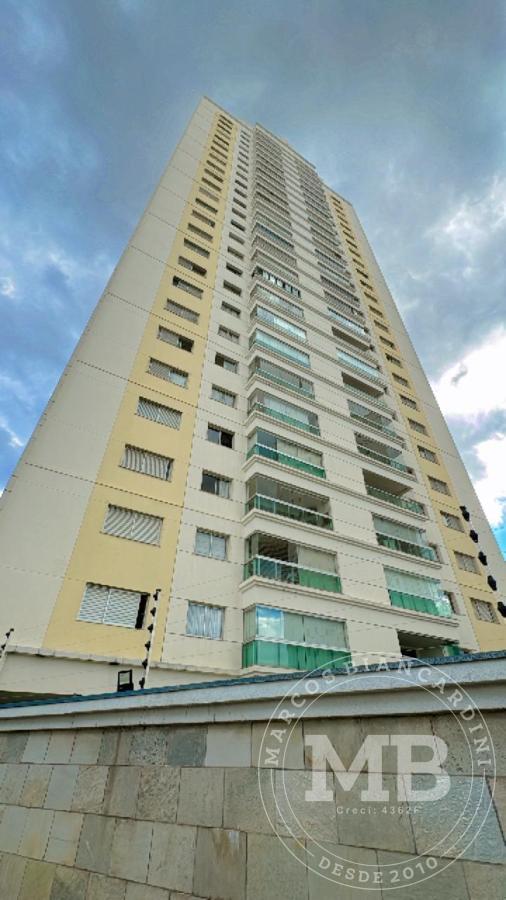 Apartamento à venda com 3 quartos, 156m² - Foto 2