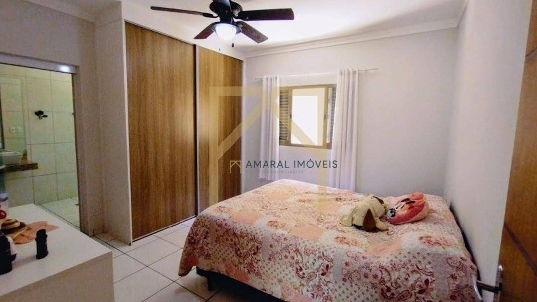 Casa à venda com 3 quartos, 308m² - Foto 10