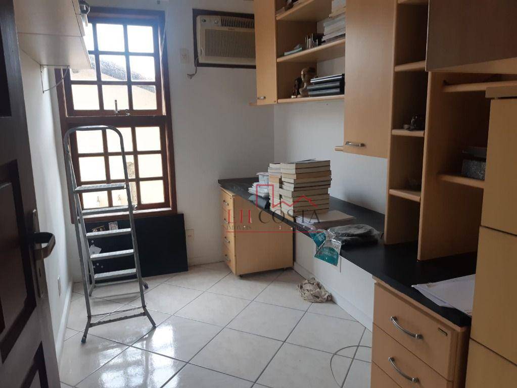 Casa de Condomínio à venda com 5 quartos, 200m² - Foto 23