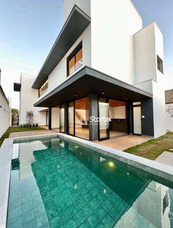 Casa de Condomínio à venda com 3 quartos, 254m² - Foto 2