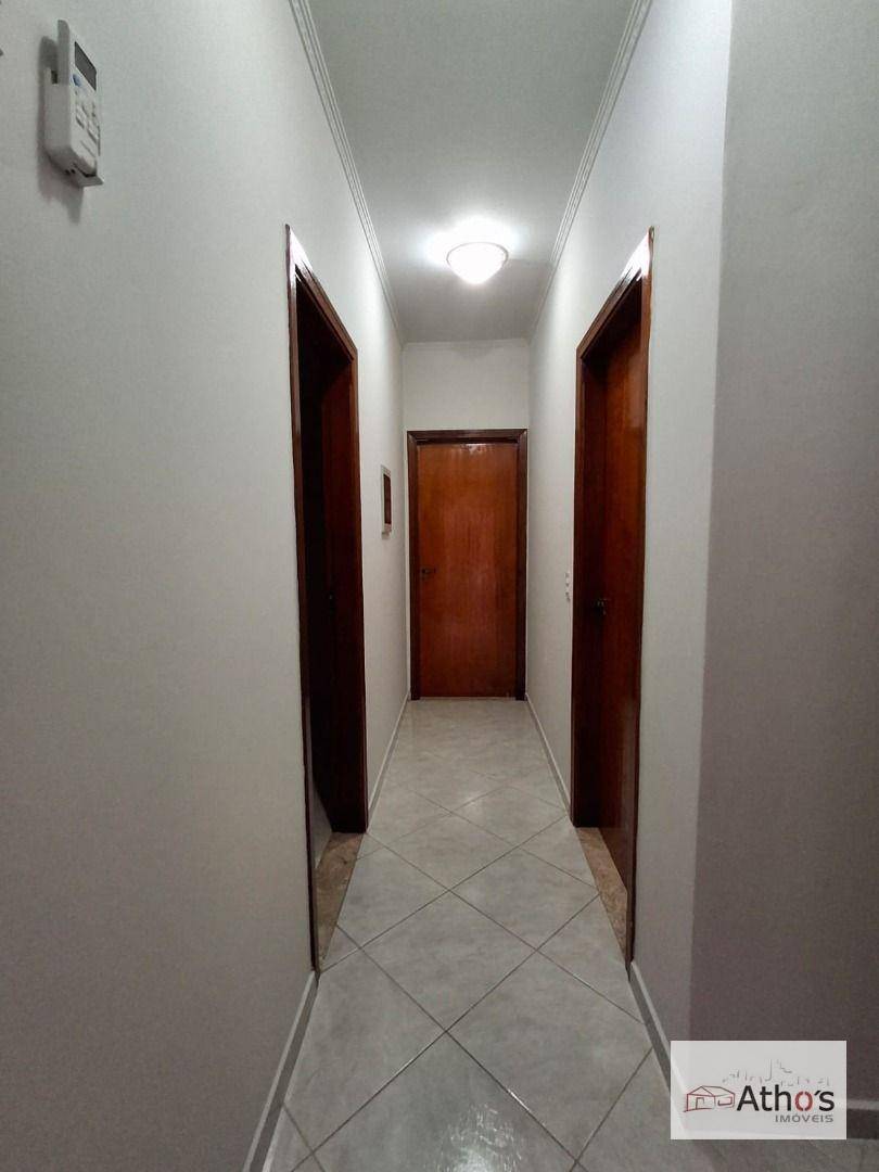 Casa para alugar com 4 quartos, 170m² - Foto 12