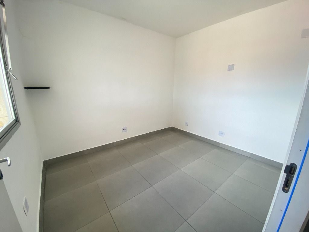 Casa para alugar com 3 quartos, 90m² - Foto 4