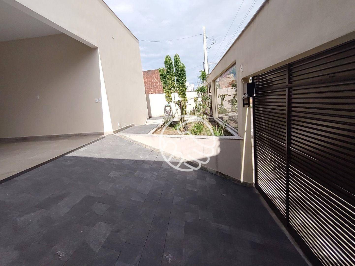 Casa, 4 quartos, 210 m² - Foto 2