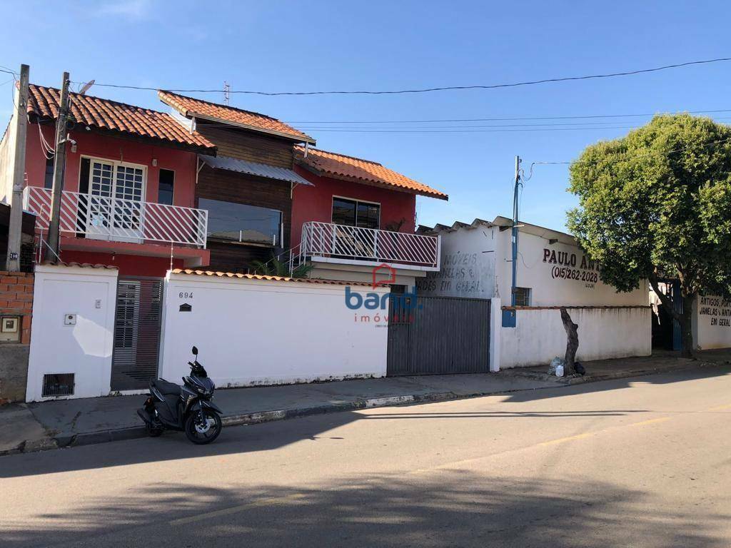 Casa à venda com 3 quartos, 450m² - Foto 1