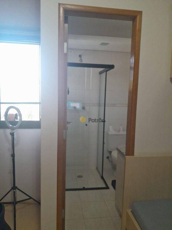 Apartamento para alugar com 3 quartos, 130m² - Foto 14