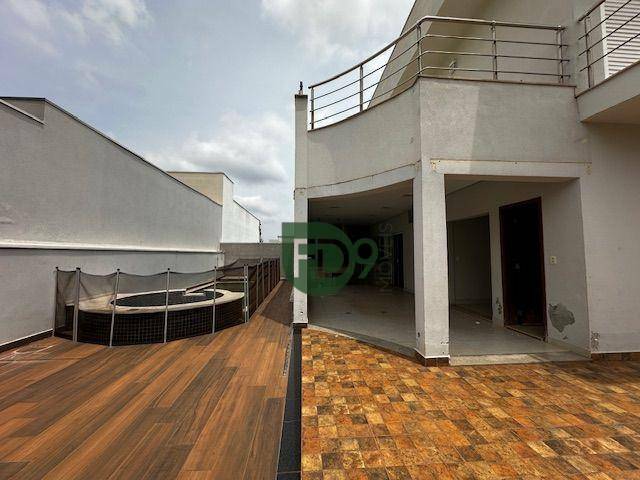 Casa de Condomínio à venda com 3 quartos, 232m² - Foto 3