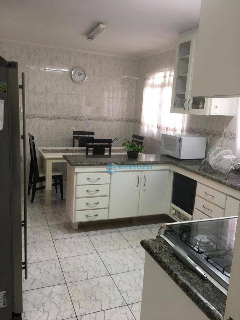 Casa à venda com 3 quartos, 240m² - Foto 6