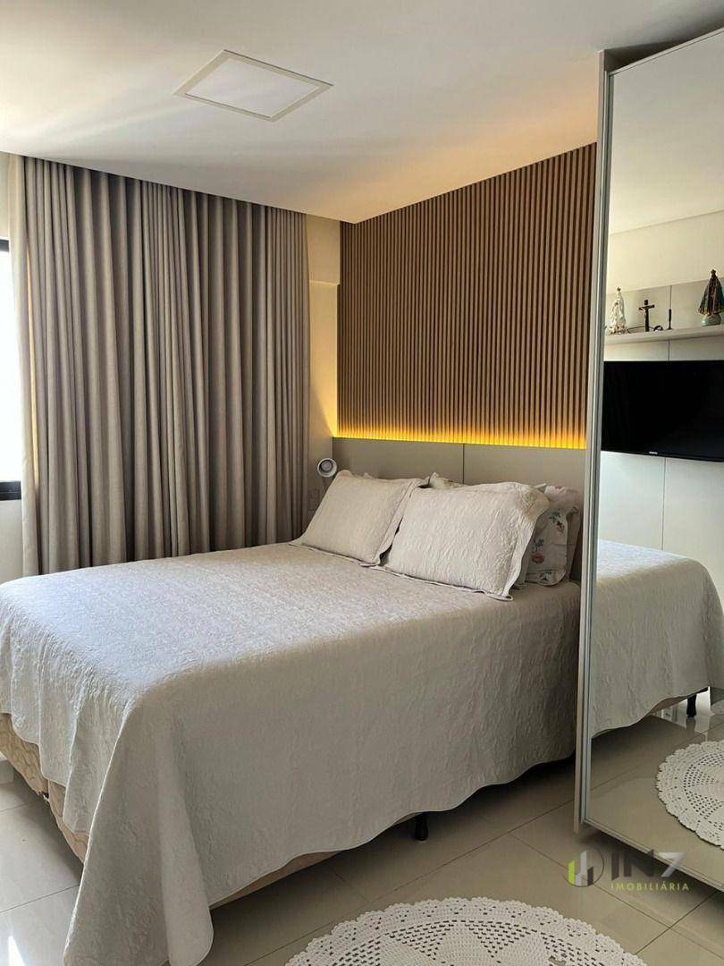 Apartamento à venda com 3 quartos, 111m² - Foto 2