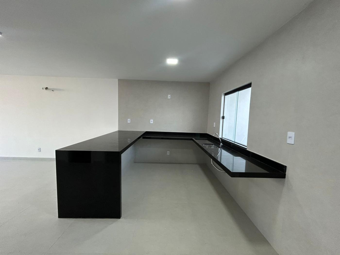 Casa à venda com 3 quartos, 300m² - Foto 3