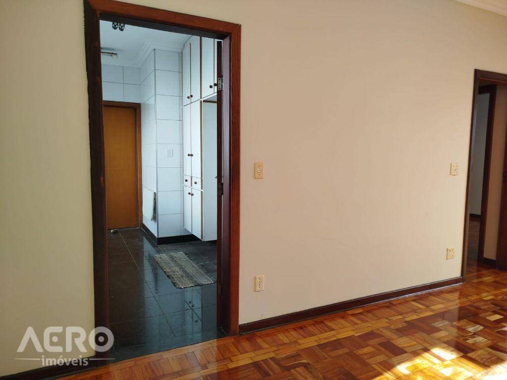 Casa para alugar com 3 quartos, 184m² - Foto 34