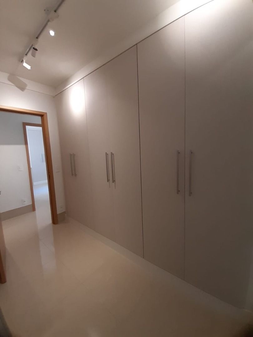 Apartamento à venda com 3 quartos, 220m² - Foto 19