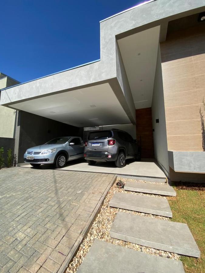 Casa à venda com 3 quartos, 168m² - Foto 1