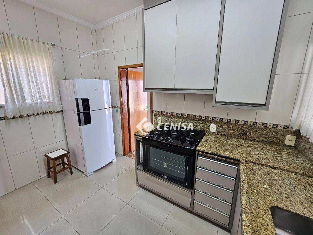 Casa à venda com 3 quartos, 236m² - Foto 17