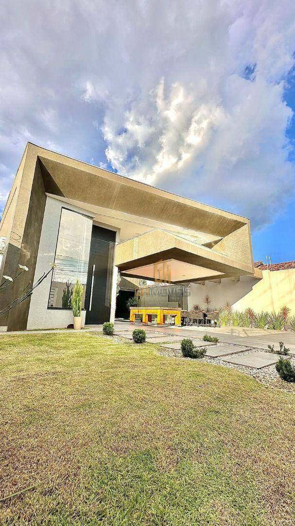 Casa à venda com 3 quartos, 240m² - Foto 1