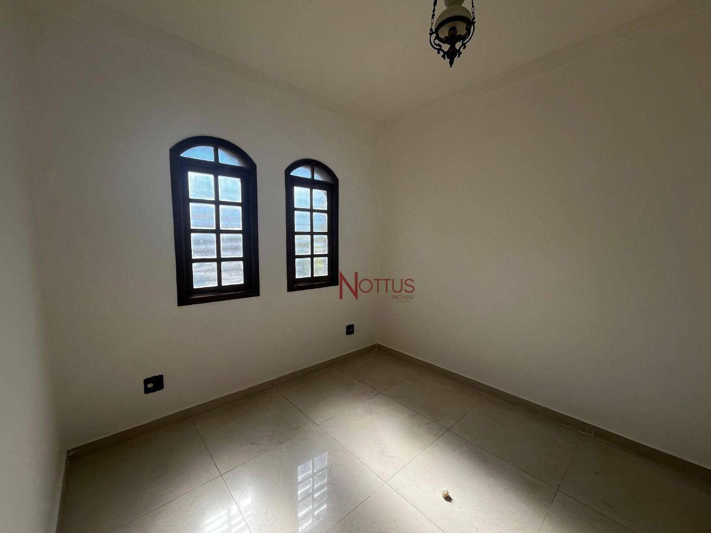 Casa à venda com 3 quartos, 300m² - Foto 7