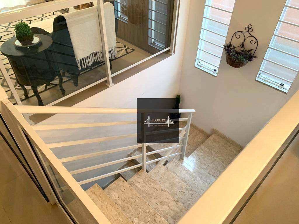 Casa à venda com 3 quartos, 214m² - Foto 4