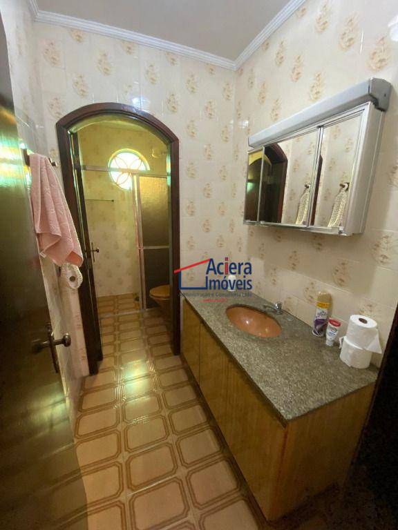 Casa de Condomínio para alugar com 5 quartos, 400m² - Foto 13
