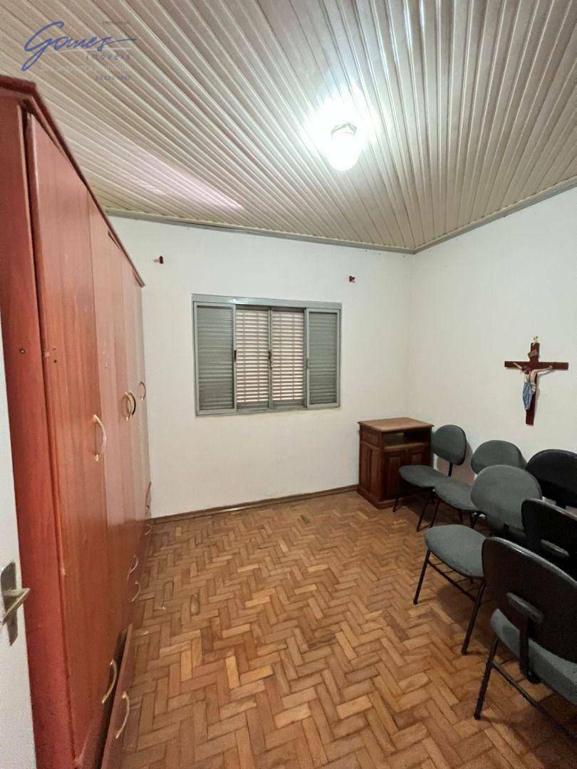 Casa à venda com 3 quartos, 224m² - Foto 4