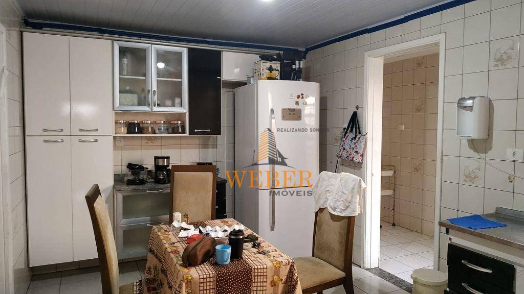 Casa à venda com 9 quartos, 210m² - Foto 63