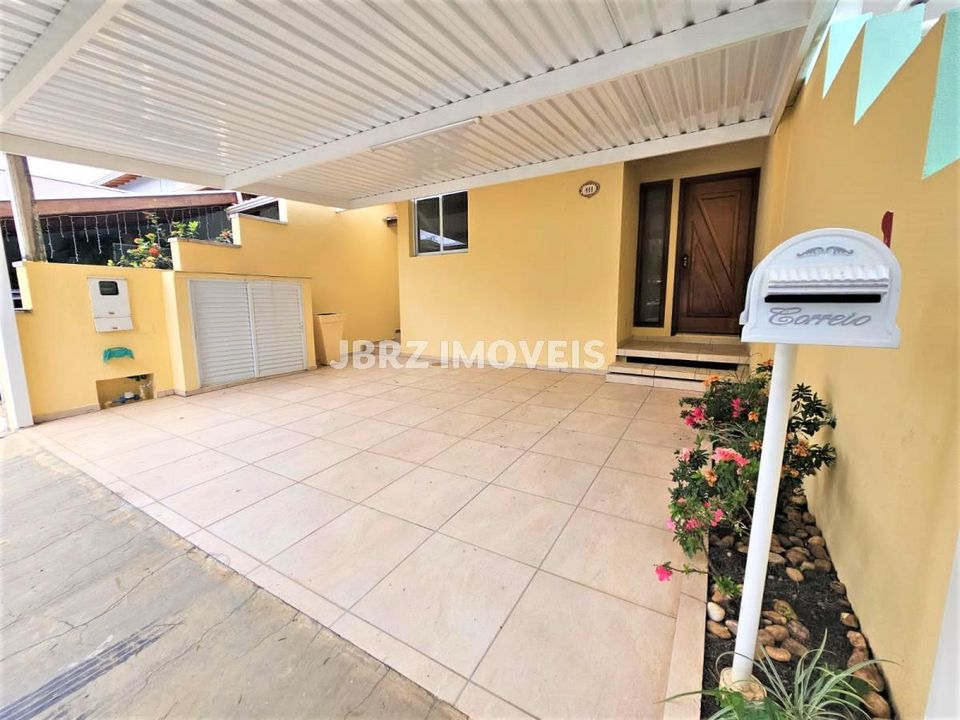 Casa à venda com 2 quartos, 109m² - Foto 2