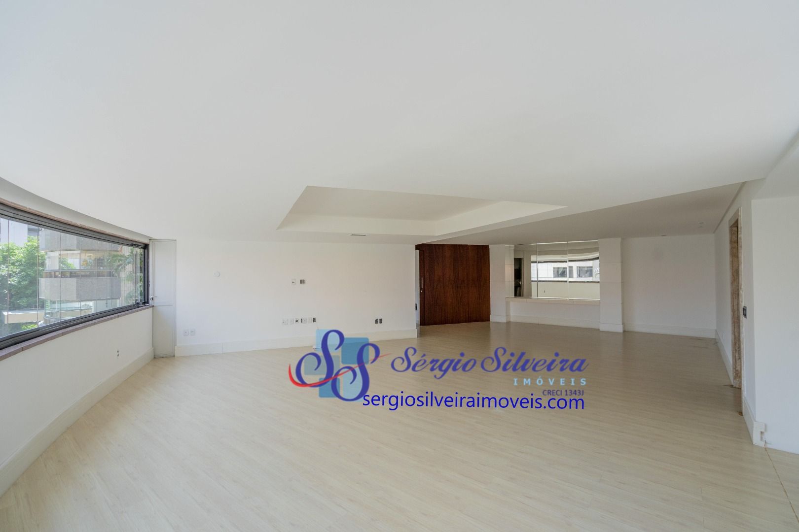 Apartamento à venda com 3 quartos, 210m² - Foto 4