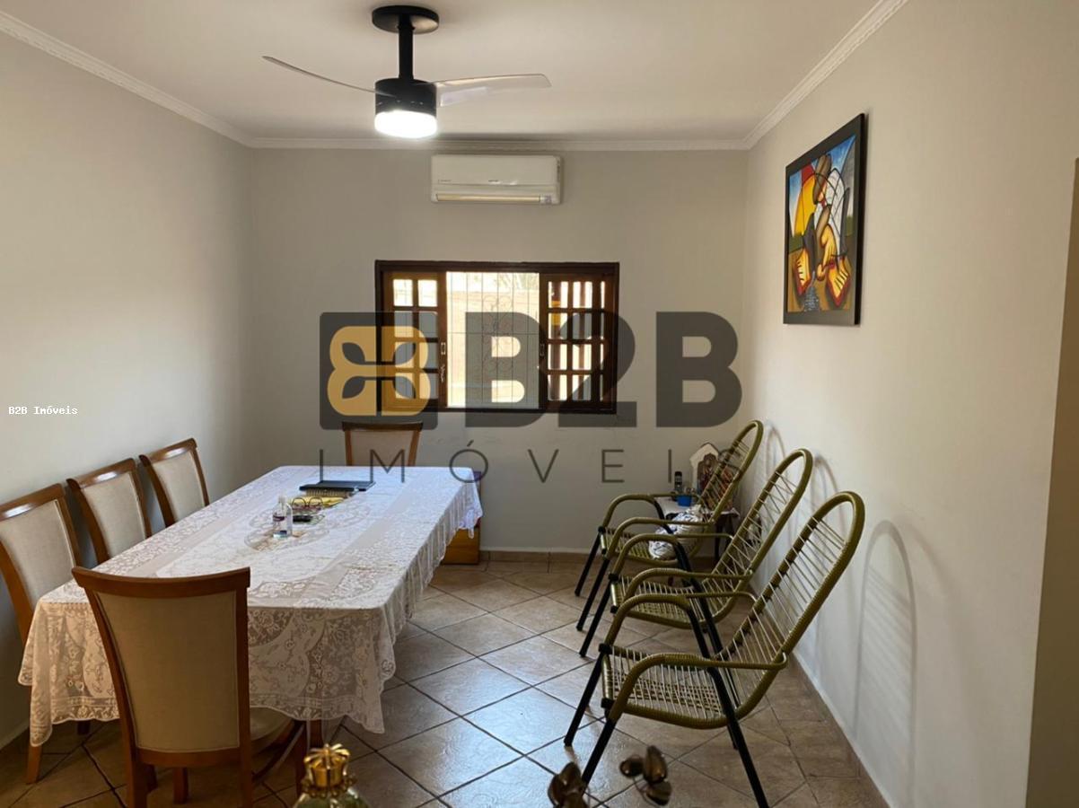 Casa à venda com 3 quartos, 190m² - Foto 1