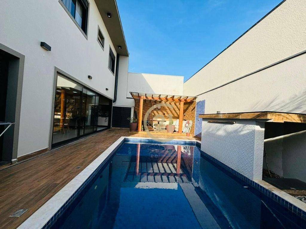 Casa de Condomínio à venda com 3 quartos, 253m² - Foto 2