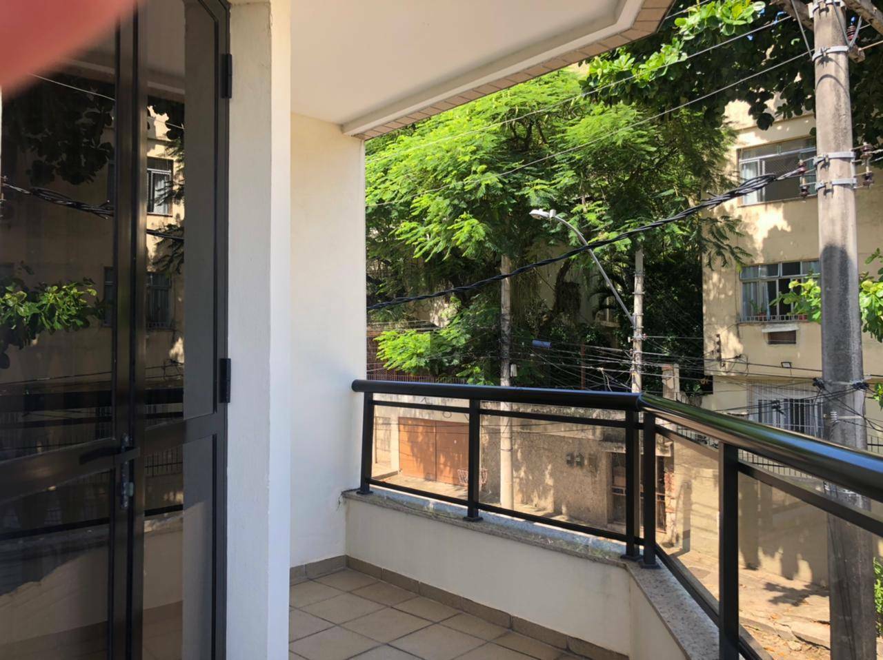 Apartamento à venda com 1 quarto, 60m² - Foto 2