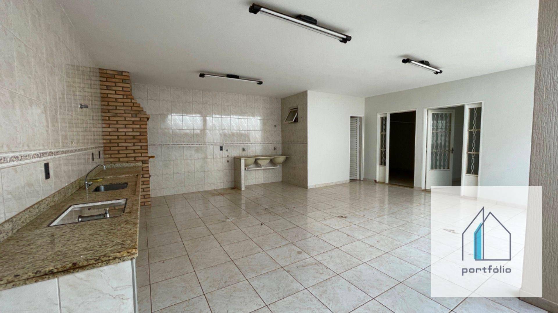 Casa de Condomínio à venda com 5 quartos, 220m² - Foto 13