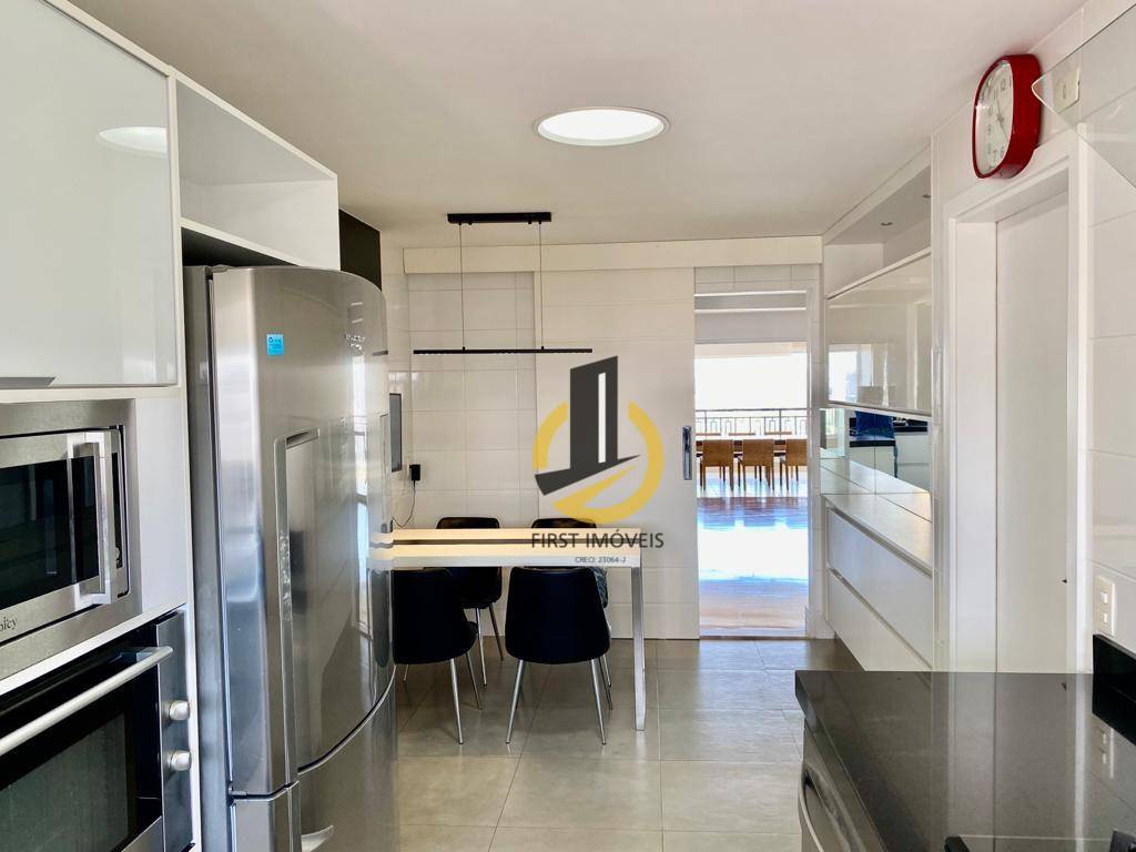 Apartamento à venda com 3 quartos, 213m² - Foto 2