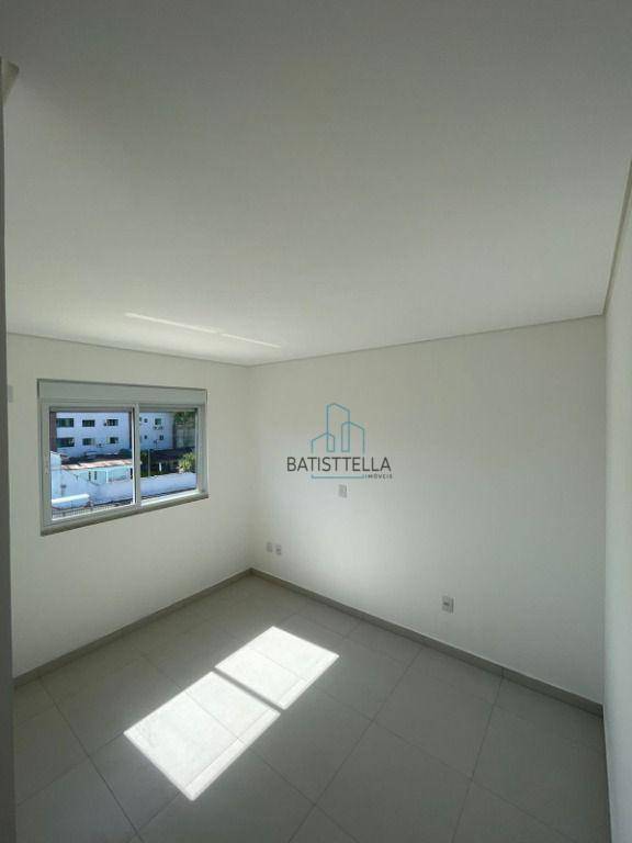 Apartamento à venda com 2 quartos, 65m² - Foto 17