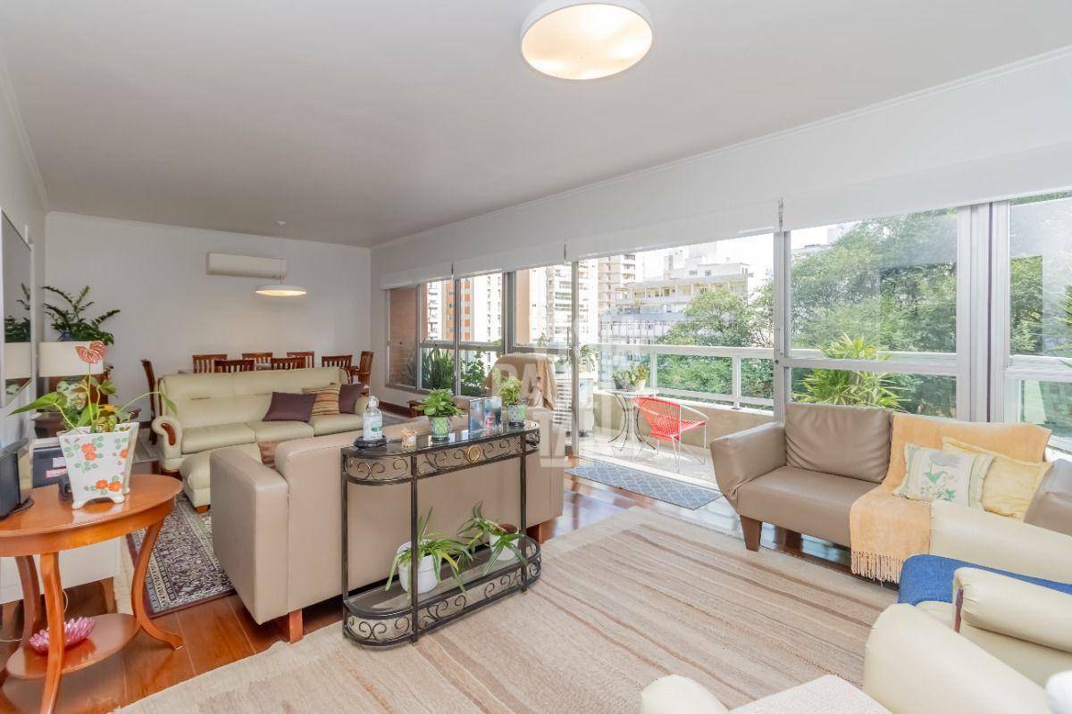 Apartamento à venda com 4 quartos, 200m² - Foto 1