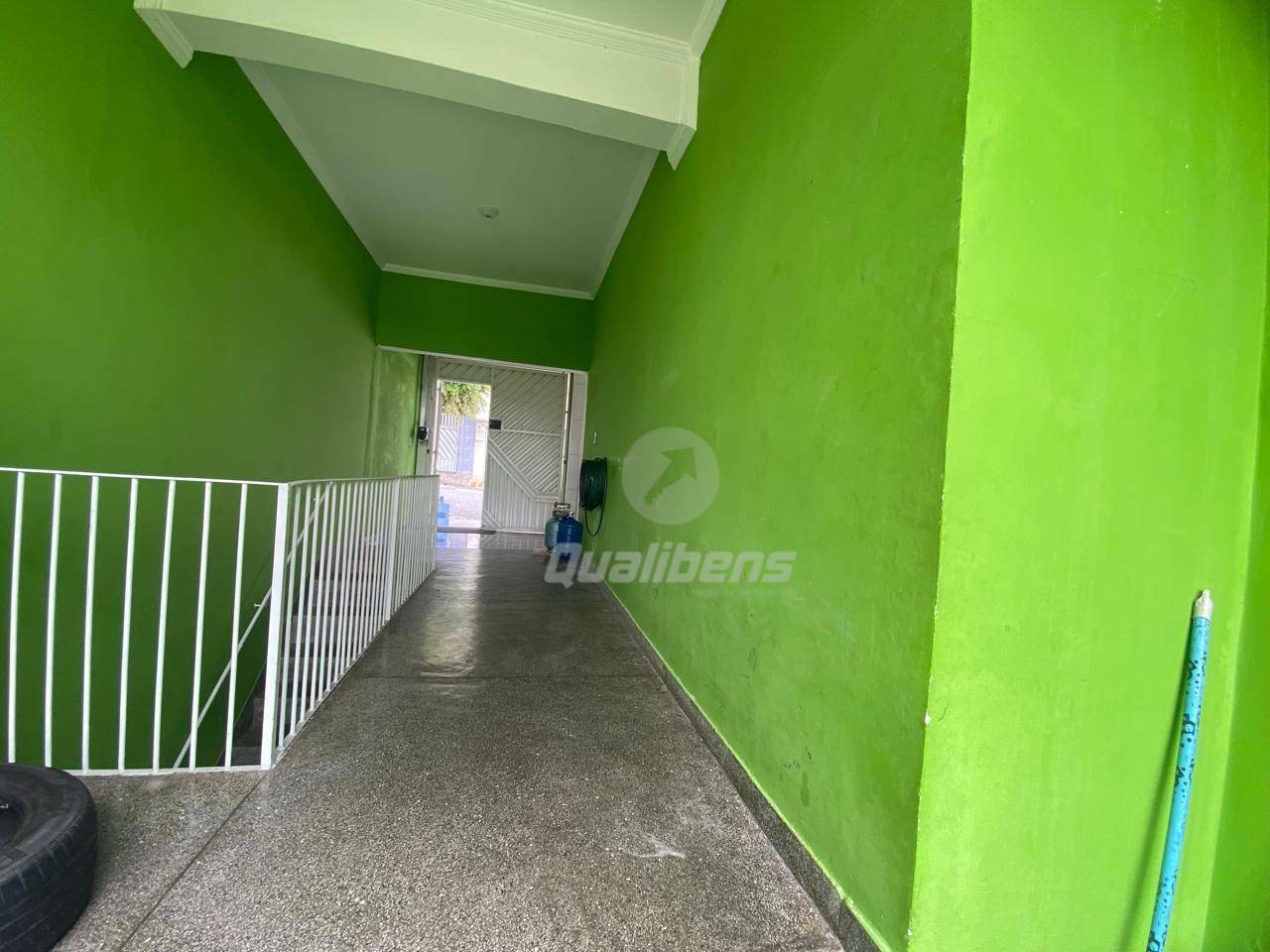 Casa à venda com 2 quartos, 200m² - Foto 3