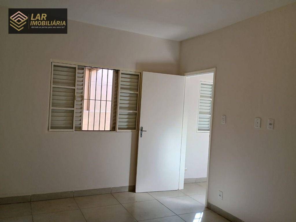 Casa para alugar com 3 quartos, 90m² - Foto 10