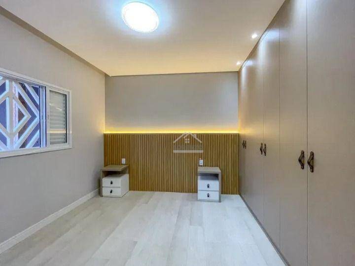 Casa à venda com 3 quartos, 216m² - Foto 15